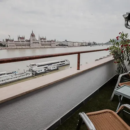 Apartment Panorama View Rooftop 3br Terrace